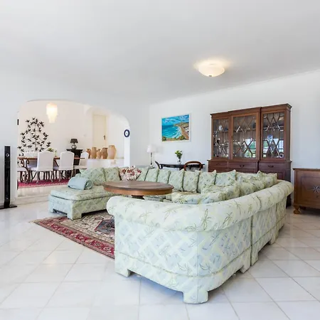 Top Cliff Villa With Ocean View And Private Pool Up To 18 Guests بورغاو