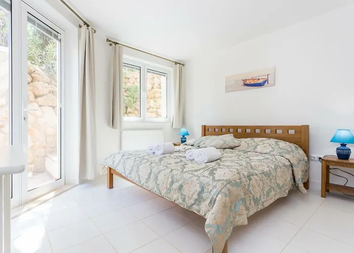 Cliff With Ocean View And Private Pool Up To 18 Guests *