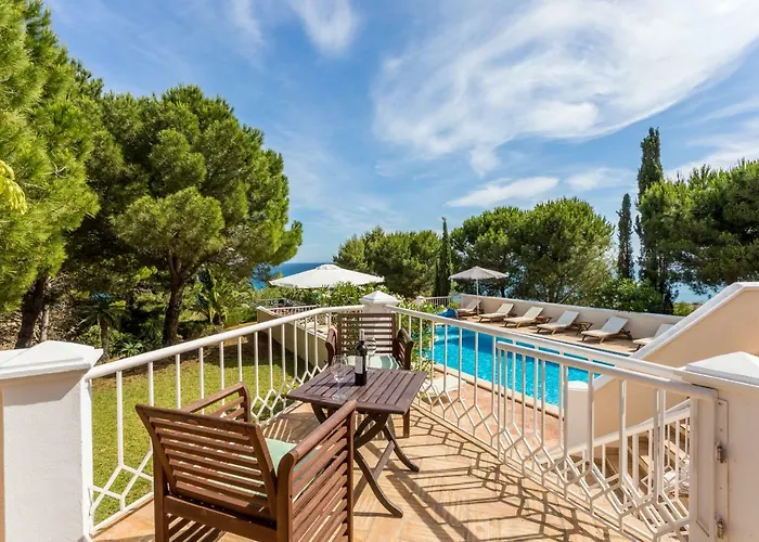 Vila Cliff With Ocean View And Private Pool Up To 18 Guests