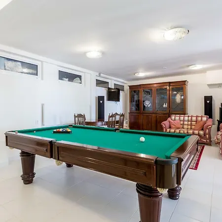 Top Cliff Villa With Ocean View And Private Pool Up To 18 Guests וילה בורגאו