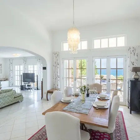 Top Cliff Villa With Ocean View And Private Pool Up To 18 Guests