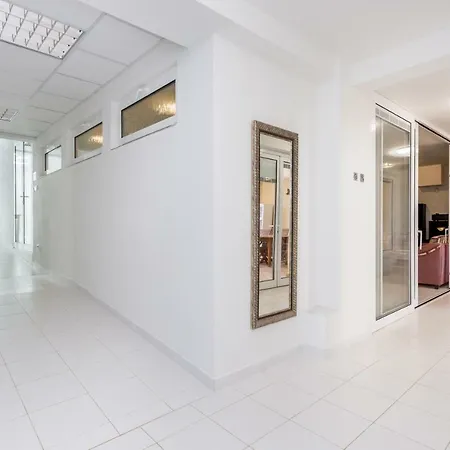 Top Cliff Villa With Ocean View And Private Pool Up To 18 Guests וילה בורגאו