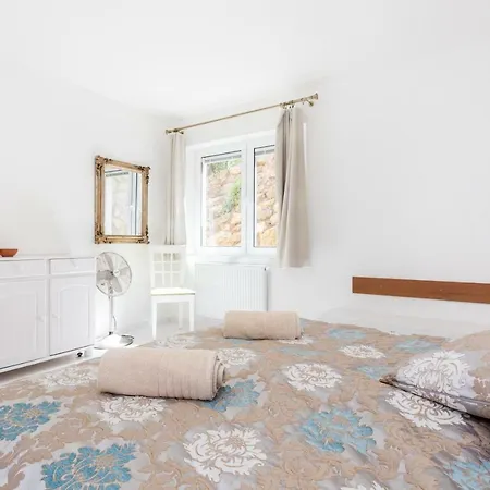 Top Cliff Villa With Ocean View And Private Pool Up To 18 Guests וילה בורגאו